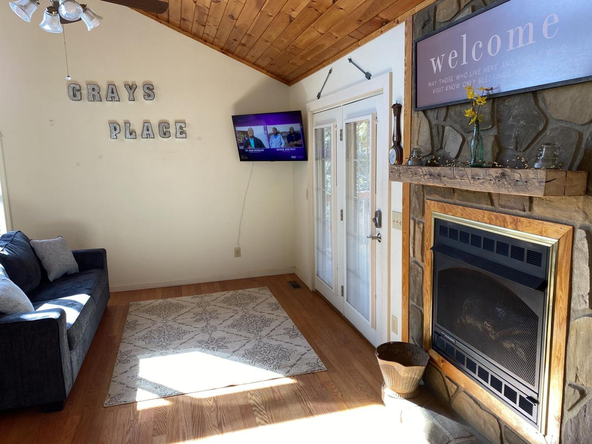 Gray'S Place On Cosby Creek - 2 Bedrooms, 2 Baths, Sleeps 6 Home Екстериор снимка